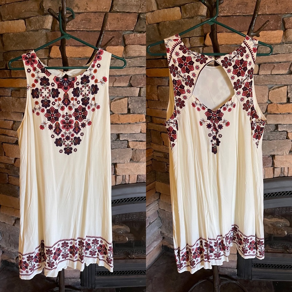 Xhiliration Summer Dress with back cut-out
